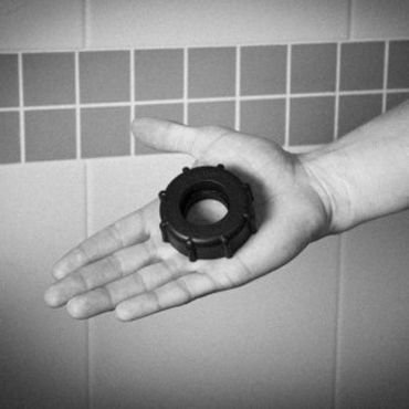 Keep Burning Drain Ring, черное - Эрекционное кольцо оригинальной формы - купить в секс шопе Keep Burning Drain Ring, черное - Эрекционное кольцо оригинальной формы - купить в секс шопе