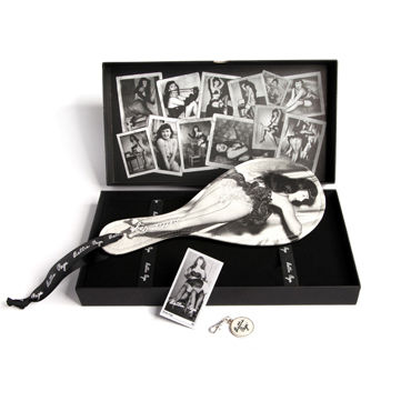 Fifty Shades of Gray Bettie Page - Двухсторонняя шлёпалка - купить в секс шопе Fifty Shades of Gray Bettie Page - Двухсторонняя шлёпалка - купить в секс шопе