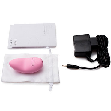 Lelo Lily, розовый, Перезаряжаемый клиторальный стимулятор анатомической формы с нежнейшим покрытием и другие товары Lelo с фото Lelo Lily, розовый, Перезаряжаемый клиторальный стимулятор анатомической формы с нежнейшим покрытием и другие товары Lelo с фото