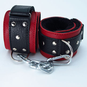BDSM Арсенал кожаные наручники с натуральным мехом, красно-черные Фиксируются при помощи липучек